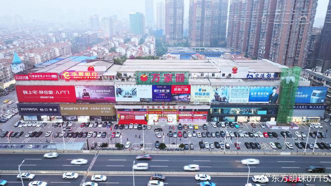 万家丽新豪轩门窗框住四季风光